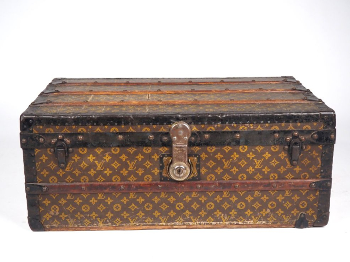 LOUIS VUITTON  Malle cabine (1900-1910) numérotée.  Toile monogramée a
