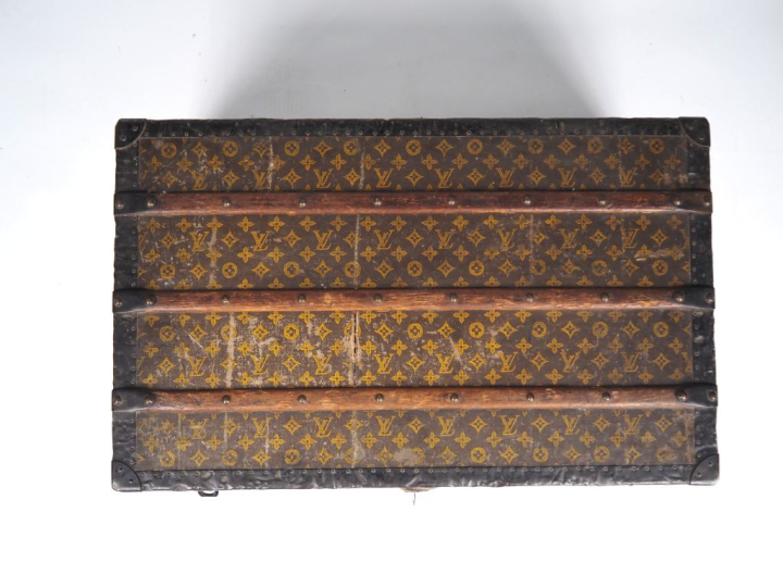 LOUIS VUITTON  Malle cabine (1900-1910) numérotée.  Toile monogramée a