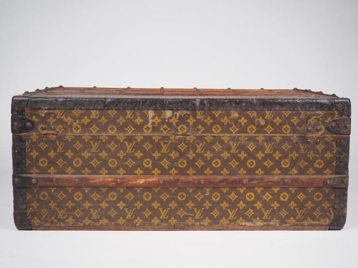LOUIS VUITTON  Malle cabine (1900-1910) numérotée.  Toile monogramée a