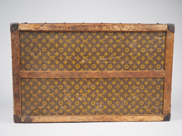 LOUIS VUITTON  Malle cabine (1900-1910) numérotée.  Toile monogramée a