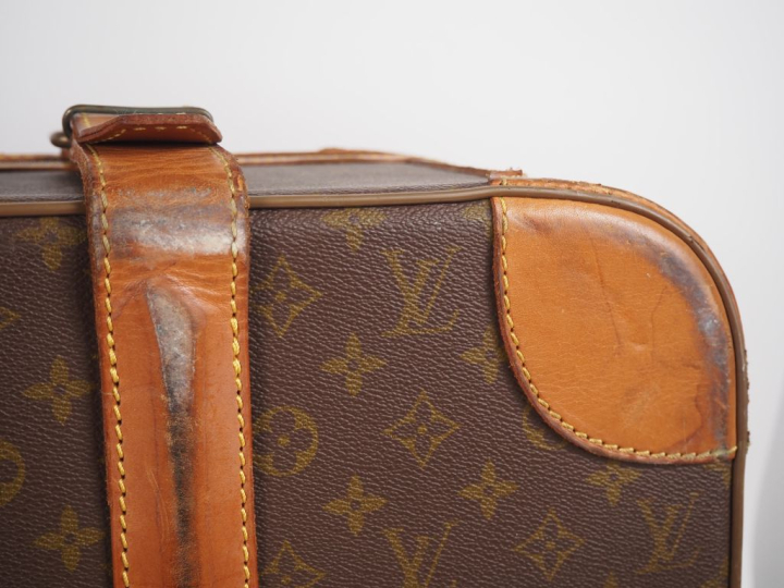LOUIS VUITTON  Valise STRATOS (c 1975)  de la série éponyme, demi-soup