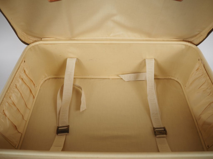 LOUIS VUITTON  Valise STRATOS (c 1975) de la série éponyme, demi-soupl