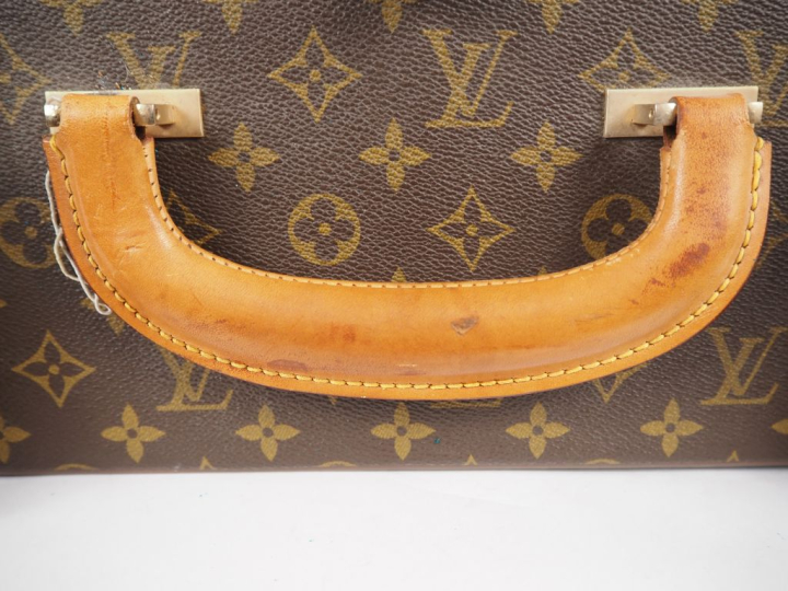 LOUIS VUITTON  Valise STRATOS (c 1975) de la série éponyme, demi-soupl