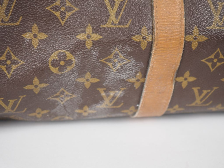 LOUIS VUITTON. Sac en toile enduite monogrammée, modèle "Keepal".  Dim