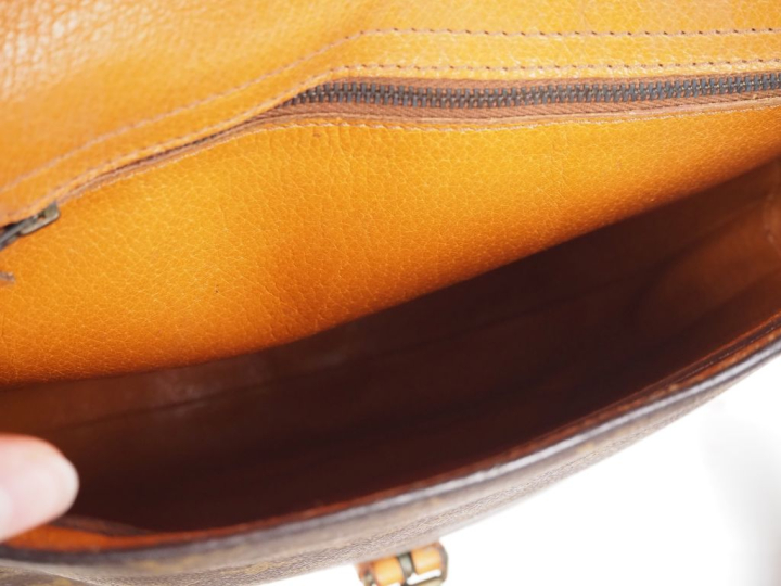 LOUIS VUITTON Sac CHANTILLY (c 1975). Toile monogramée et vache nature