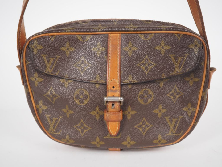 LOUIS VUITTON  Sac JEUNE FILLE (c 1975). Toile enduite monogramée et v
