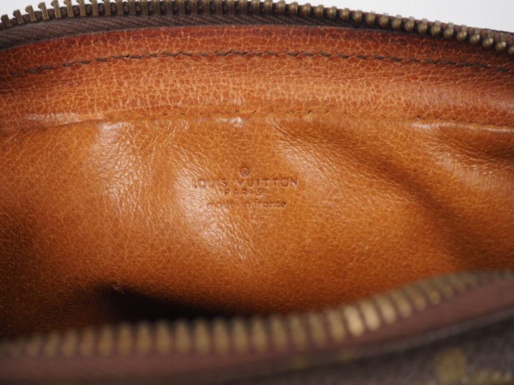 LOUIS VUITTON  Sac JEUNE FILLE (c 1975). Toile enduite monogramée et v