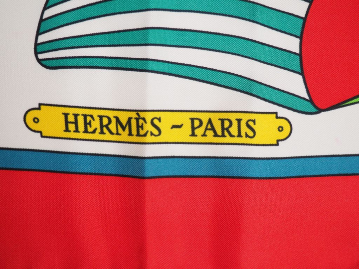 HERMES, Paris Carré de soie, modèle "Thalassa". Design par P.PERON. Si