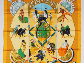 Vente aux enchères HERMES, Paris Carré de soie, modèle "Plaza de Toros". Design par H. de