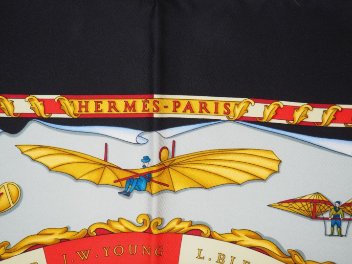 HERMES, Paris Carré de soie, modèle "Rêves d'Espace" Design par M. Duc