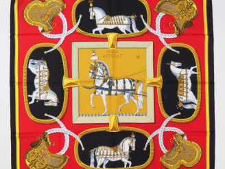 Vente aux enchères HERMES, Paris Carré de soie, modèle "Grand Apparat". Design Par Jacque