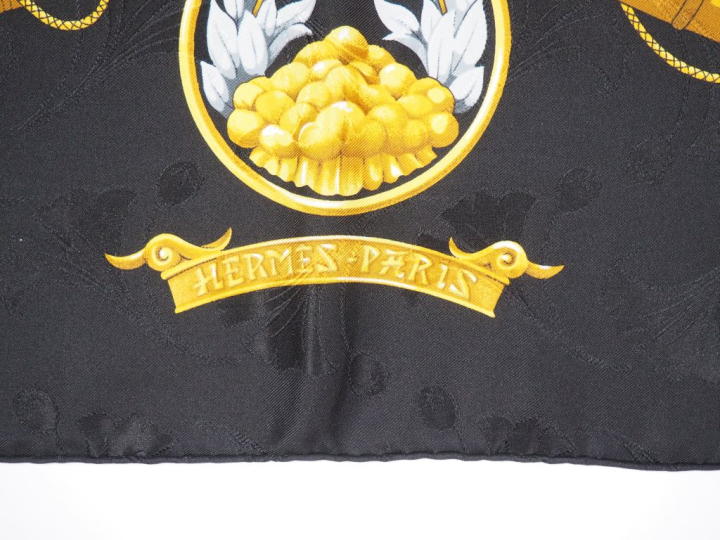 HERMES, Paris Carré de soie, modèle "Princes du Soleil Levant". Design