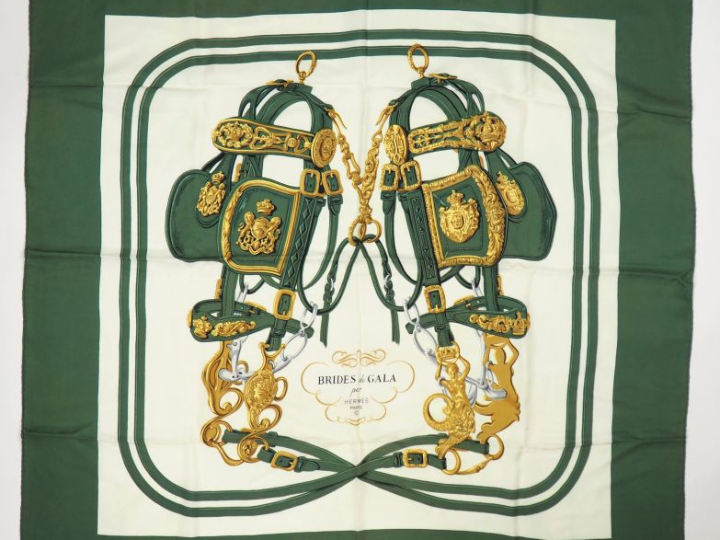 HERMES, Paris Carré de soie, modèle "Brides de Gala".  Signé. (quelque