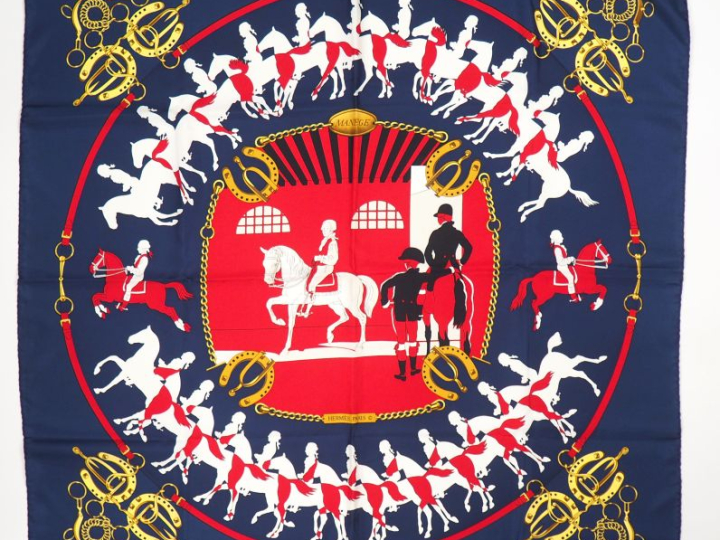 HERMES, Paris Carré de soie, modèle "Manège". Design par Ledoux.  Sign