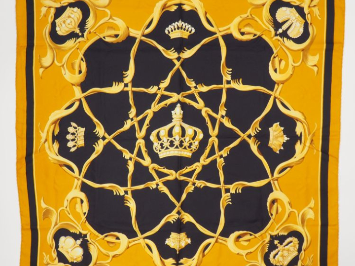 HERMES, Paris Carré de soie, modèle "Couronnes royales". Design par J.