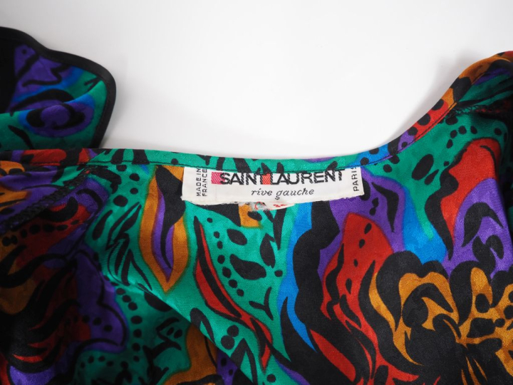 SAINT LAURENT, Rive Gauche Robe cache cœur probablement en soie, à déc