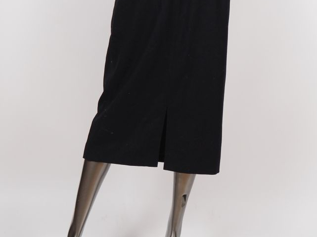 YVES SAINT LAURENT, Variation Jupe taille haute à pinces en laine noir