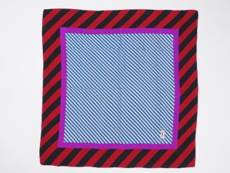 Vente aux enchères YVES SAINT LAURENT Carré probablement en soie, à décor rayé polychrome