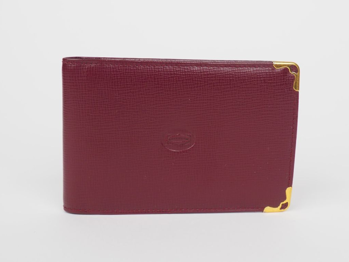CARTIER, Paris Protège carnet en cuir bordeaux.  Deux coins gainés de 