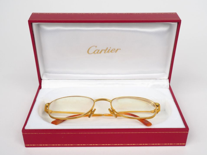 CARTIER, Paris Paire de lunettes de vue en métal doré.  N°individuel d