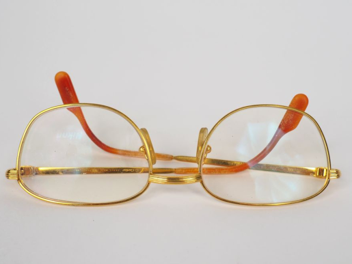 CARTIER, Paris Paire de lunettes de vue en métal doré.  N°individuel d