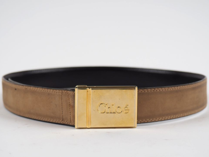 CHLOE Ceinture en cuir.  Boucle en métal doré.  Signée.  Taille. 90/75