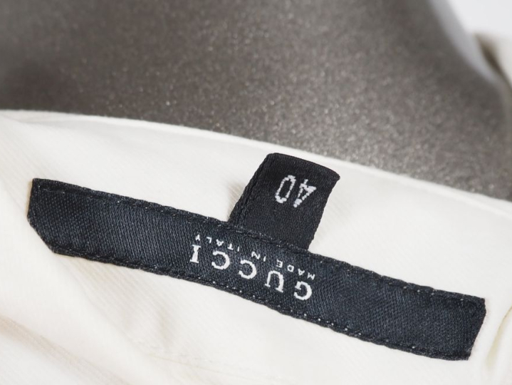 GUCCI Chemise blanche à pinces en coton (69%), nylon et elastane.  Fer