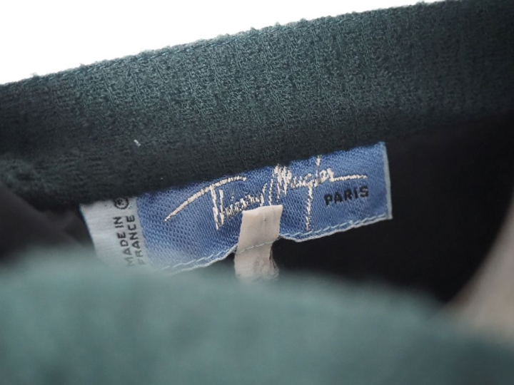 Thierry MUGLER, Paris Jupe taille haute à pinces en laine (99%) verte.