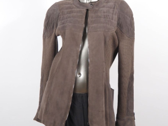 Vente aux enchères Thierry MUGLER Veste bi-matière en daim et coton ou laine gris.  Ferme