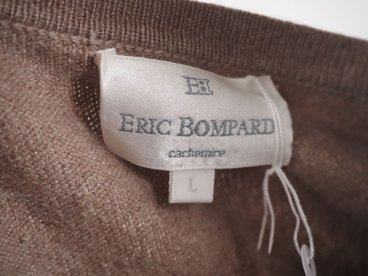 Eric BOMPARD Gilet sans manche en cachemire beige.  Fermeture à l'avan