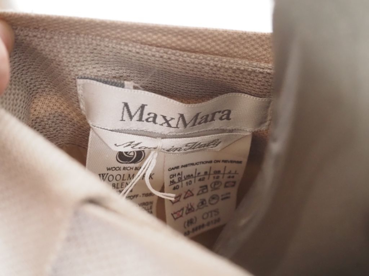 MAXMARA Jupe long à pli en laine (98%).  Ceinture en tissu, passants b