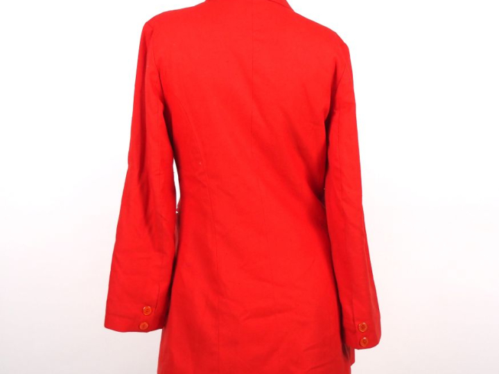 PACO RABANNE Veste mi-longue en tissu rouge.  Fermeture à l'avant par 