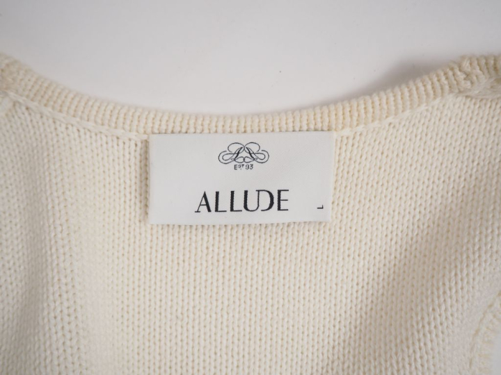 ALLUDE Pull sans manche en coton tricoté à franges.  Taille présumée. 