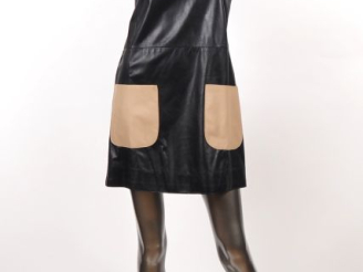 Vente aux enchères Simonetta RAVIZZAA Robe sans manche en cuir noir.  Deux poches plaquée