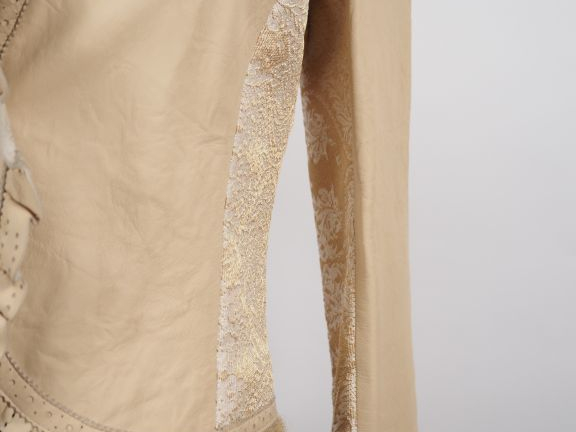 Emanuel UNGARO, Paris Veste cintrée bi-matière en cuir et tissu.  Bord