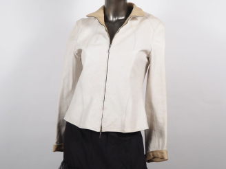 Vente aux enchères ARMANI, Collezioni Veste en cuir crème.  Fermeture à l'avant par zip. 