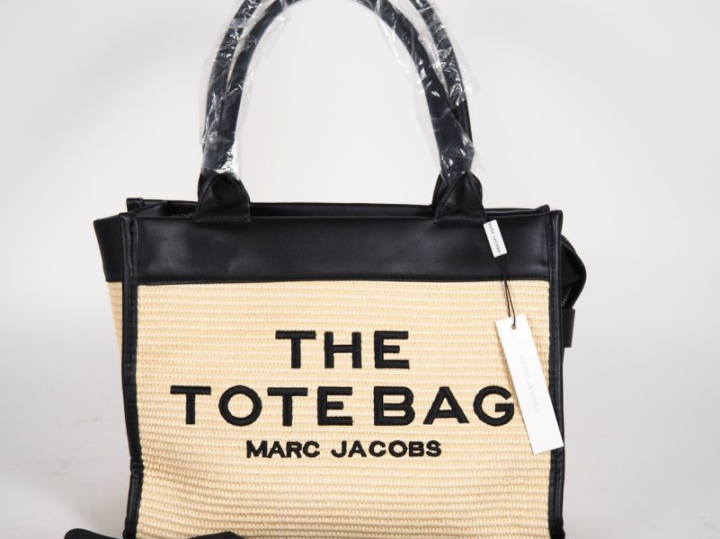 MARC JACOBS,  Sac porté épaule en cuir (?) noir et coton, modèle "The 