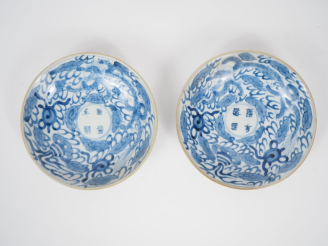 Vente aux enchères Vietnam, fin XIXe siècle,  Deux coupes creuses en porcelaine blanche, 