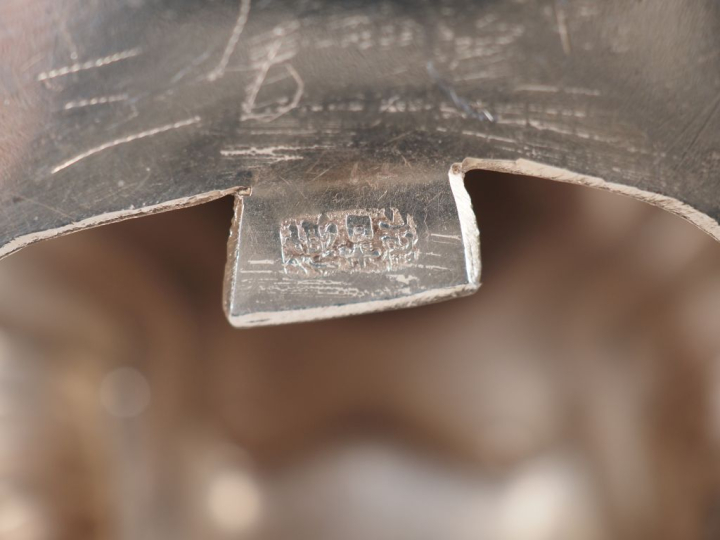 Vietnam, vers 1900 Ensemble de cinq éléments en argent comprenant, un 