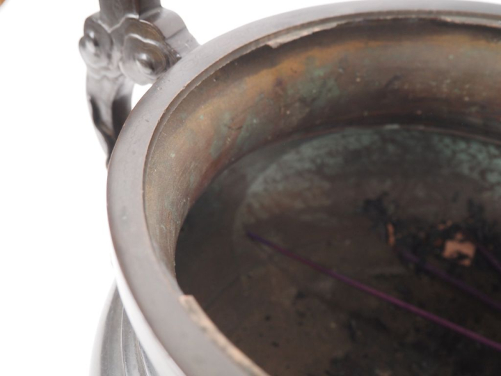 Vietnam, fin XIXe siècle  Garniture comprenant, un brûle-parfum reposa