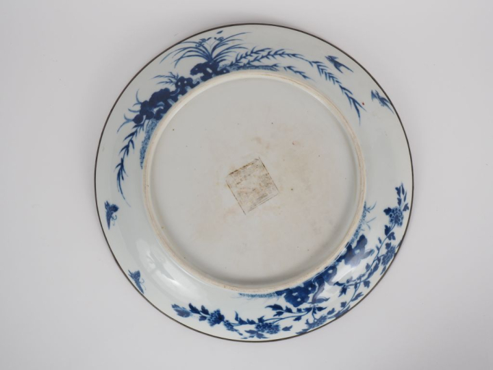 Vietnam,  XIXe siècle Plat en porcelaine de Hue, à décor en bleu sous 