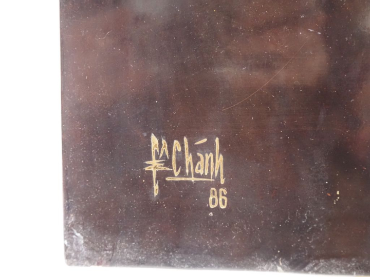 Vietnam, 1986, Panneau en laque polychrome, représentant une jeune fem