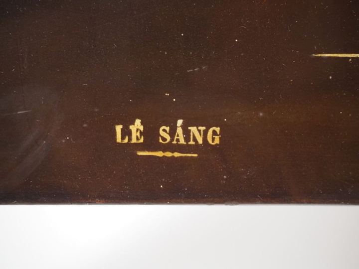 Vietnam, XXe siècle,  Deux panneaux en laque, à décor en camaïeu de ro