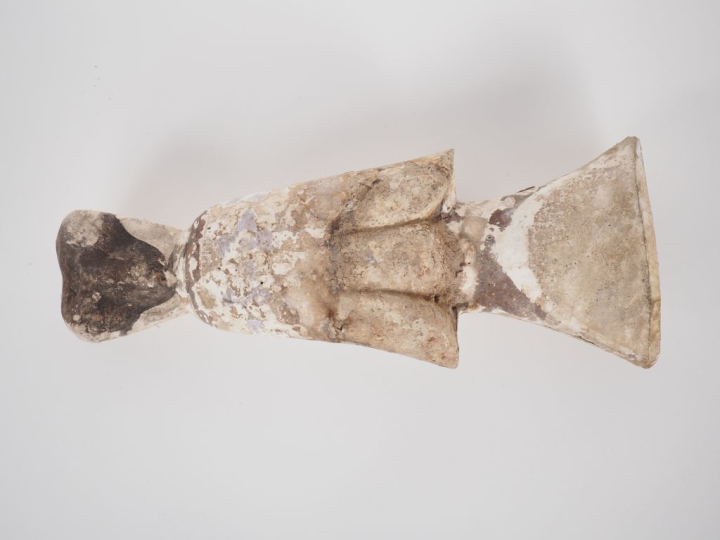 Chine, période Han Mingqi en terre cuite avec traces d’engobe, représe