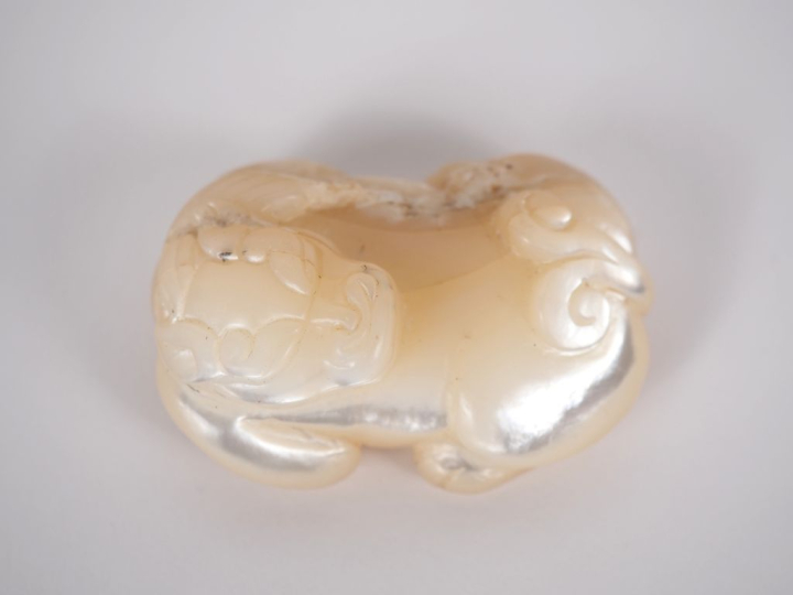 Chine, fin XVIIe – début XVIIIe siècle Sujet en nacre, représentant un