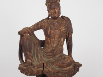 Vente aux enchères Chine, période Qing Statuette en bois, représentant une Guanyin assise