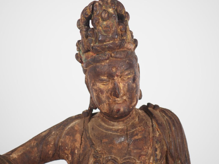 Chine, période Qing Statuette en bois, représentant une Guanyin assise