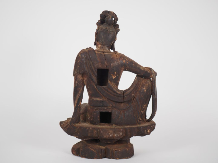 Chine, période Qing Statuette en bois, représentant une Guanyin assise