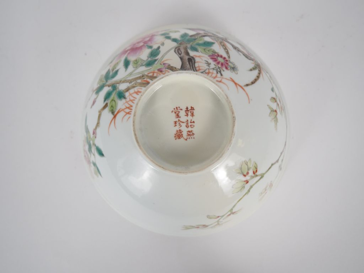 Chine, fin de la période Qing Coupe en porcelaine et émaux de la famil