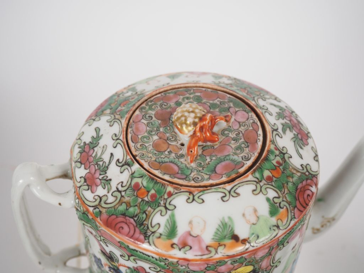 Chine, Canton, vers 1880-1900 Service en porcelaine comprenant, une th